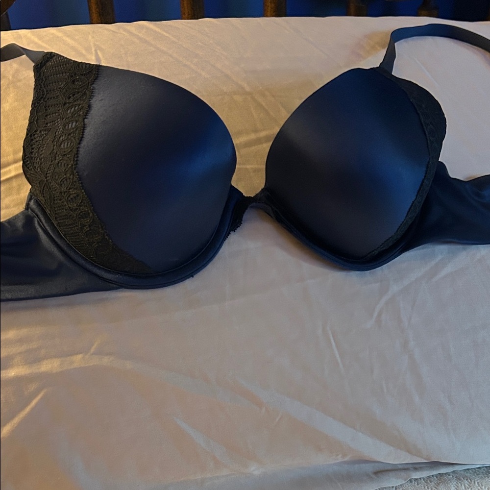 Elegant Navy Lace Women's Bra